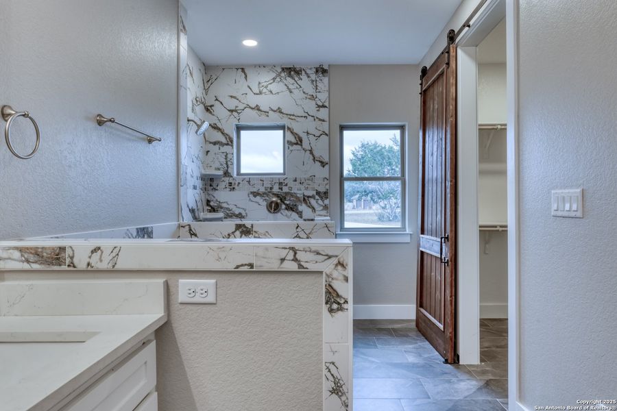 Furnished interior view inside a new home in , Bandera (Image 8).