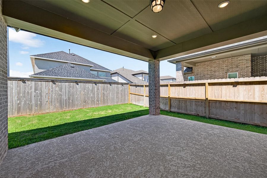 Exterior details and patio area of a home in Harvest Green 45', Richmond (Image 27).