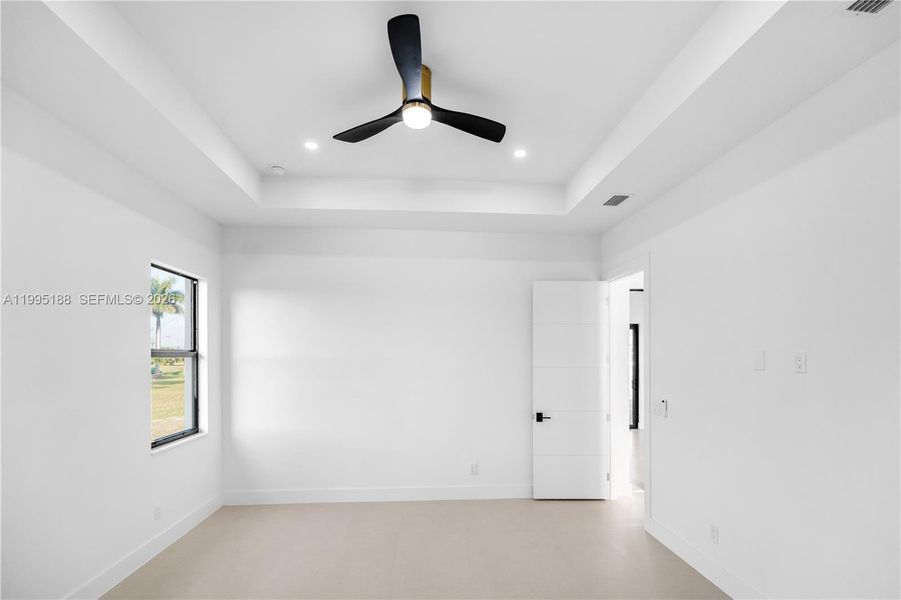 Spacious, unfurnished interior of a new home in , Cape Coral (Image 50).