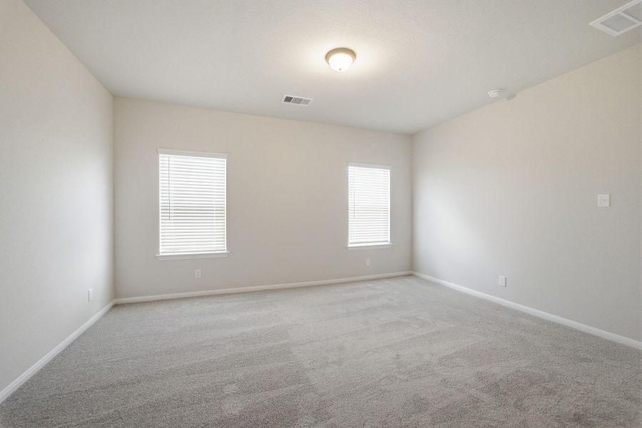 Spacious, unfurnished interior of a new home in Ashland, Texas City (Image 20).