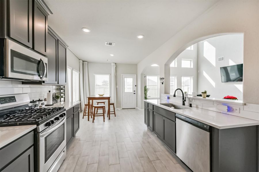 Furnished interior view inside a new home in Kendall Lakes, Alvin (Image 19). Furnished interior view inside a new home in Kendall Lakes, Alvin (Image 19).