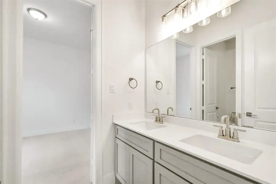 Furnished interior view inside a new home in Evergreen 70', Conroe (Image 15).