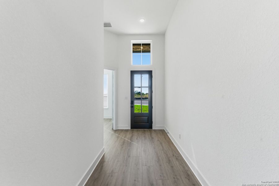 Spacious, unfurnished interior of a new home in Sienna Lakes, San Antonio (Image 45).