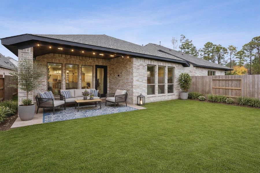 Patio/backyard - Virtually staged Patio/backyard - Virtually staged