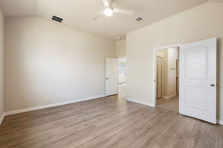 Spacious, unfurnished interior of a new home in La Cima, San Marcos (Image 23).