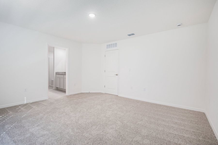 Spacious, unfurnished interior of a new home in Palm Bay, Palm Bay (Image 25).