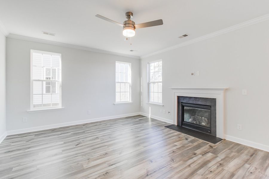 Spacious, unfurnished interior of a new home in Hendrix Farms, Lexington (Image 23).
