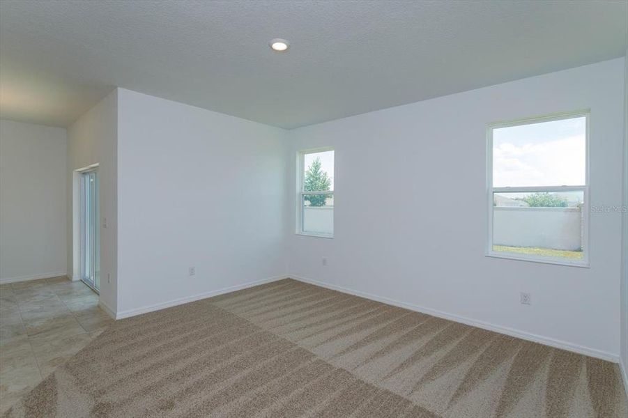 Spacious, unfurnished interior of a new home in Reserve at Hammock Oaks, Lady Lake (Image 19).