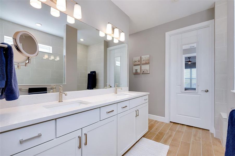 Furnished interior view inside a new home in , Englewood (Image 49).