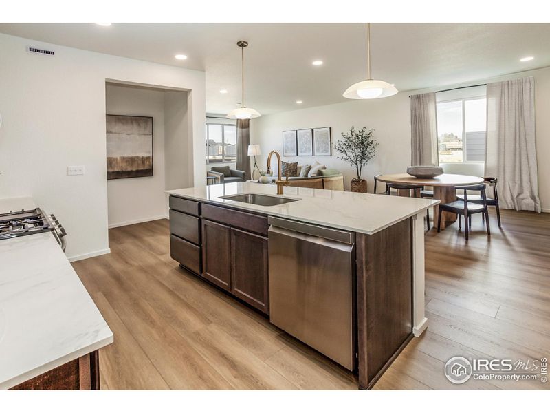 EXAMPLE PHOTO: KITCHEN ISLAND