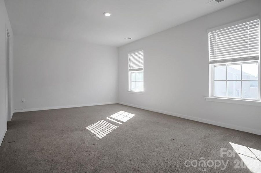 Spacious, unfurnished interior of a new home in , Kings Mountain (Image 35).