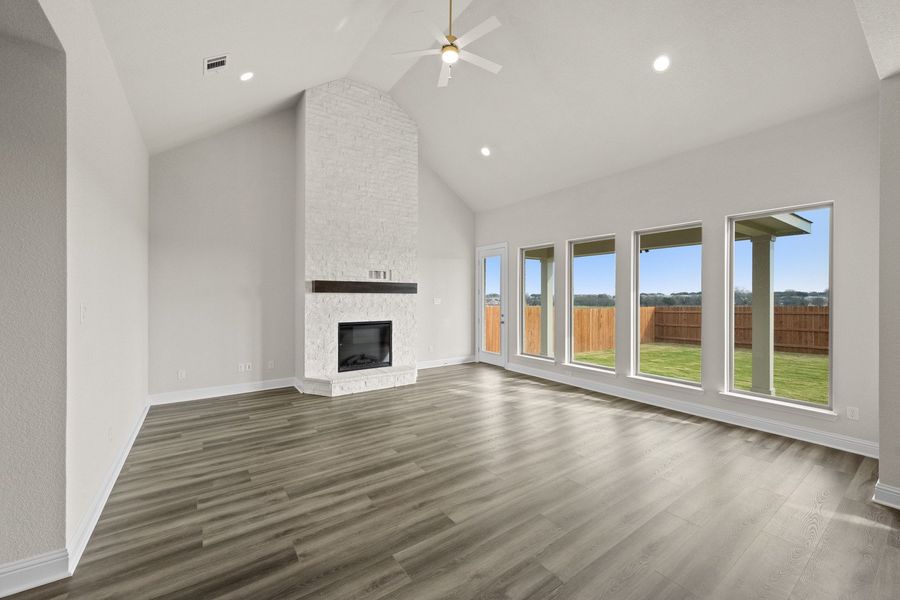 Spacious, unfurnished interior of a new home in Chapel Ridge, Waco (Image 18).
