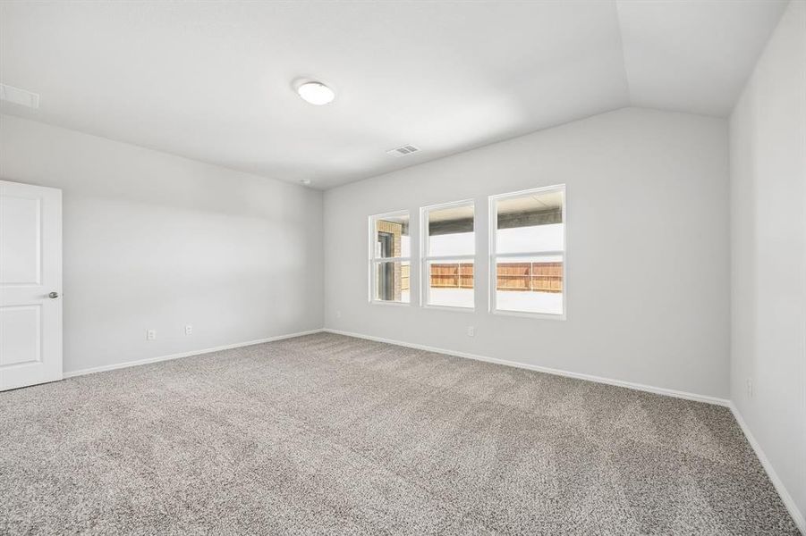 Spacious, unfurnished interior of a new home in Santorini, Seagoville (Image 14).