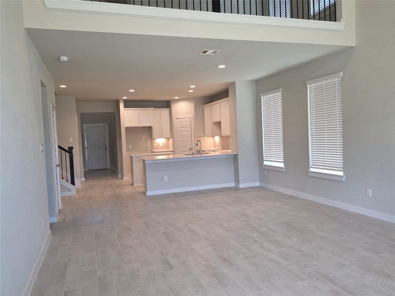 Spacious, unfurnished interior of a new home in Barton Creek Ranch, Conroe (Image 15). Spacious, unfurnished interior of a new home in Barton Creek Ranch, Conroe (Image 15).