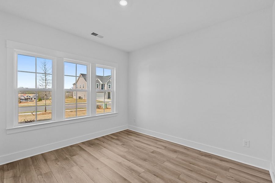 Spacious, unfurnished interior of a new home in Fieldstone, Lexington (Image 22).