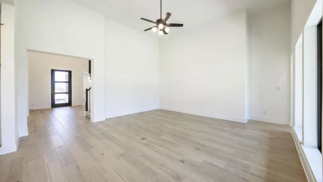 Spacious, unfurnished interior of a new home in Santa Rita Ranch - Eldorado, Liberty Hill (Image 11).