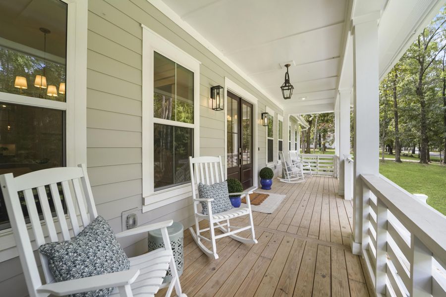 Exterior details and patio area of a home in , Hollywood (Image 33).