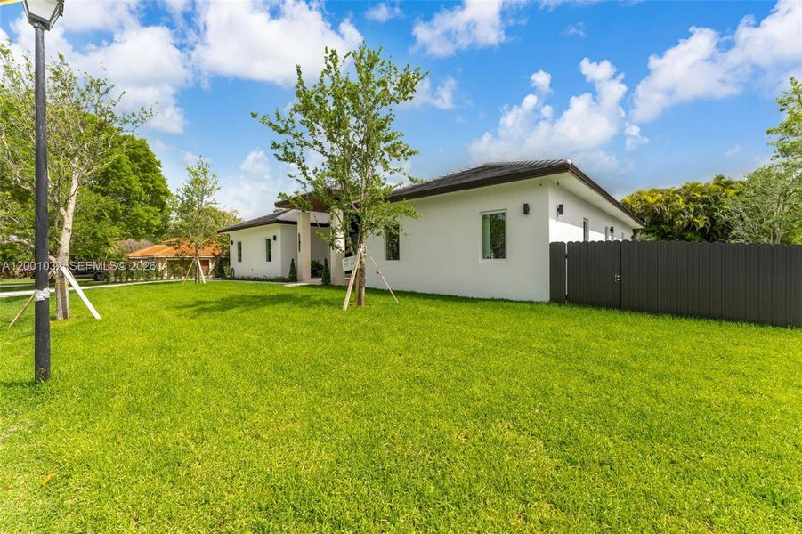 Exterior details and patio area of a home in , Cutler Bay (Image 25).