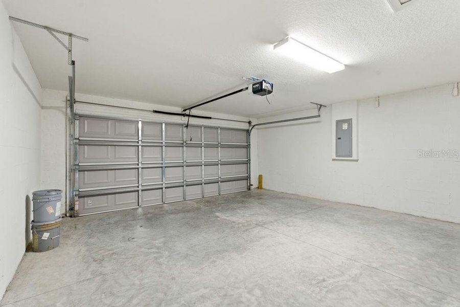 Spacious, unfurnished interior of a new home in Marion Oaks, Ocala (Image 19).