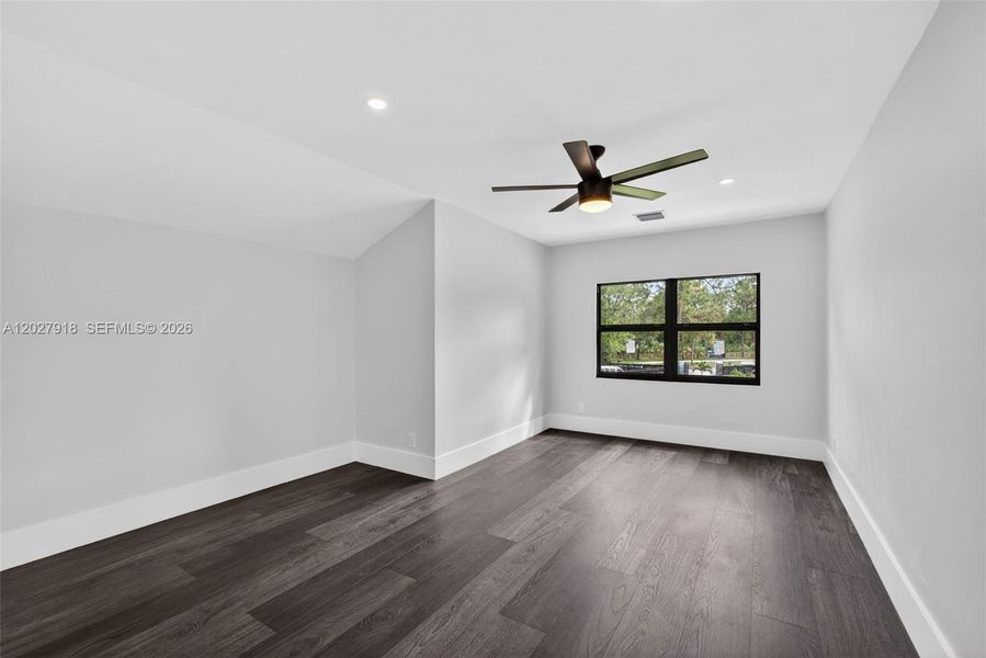 Spacious, unfurnished interior of a new home in , Palm Beach Gardens (Image 76).