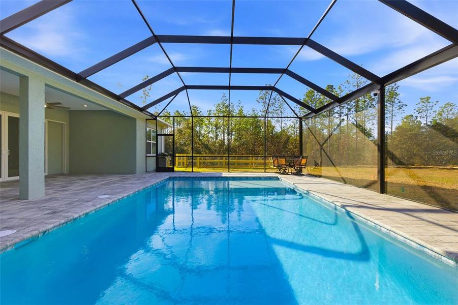 Exterior details and patio area of a home in , Beverly Hills (Image 4).