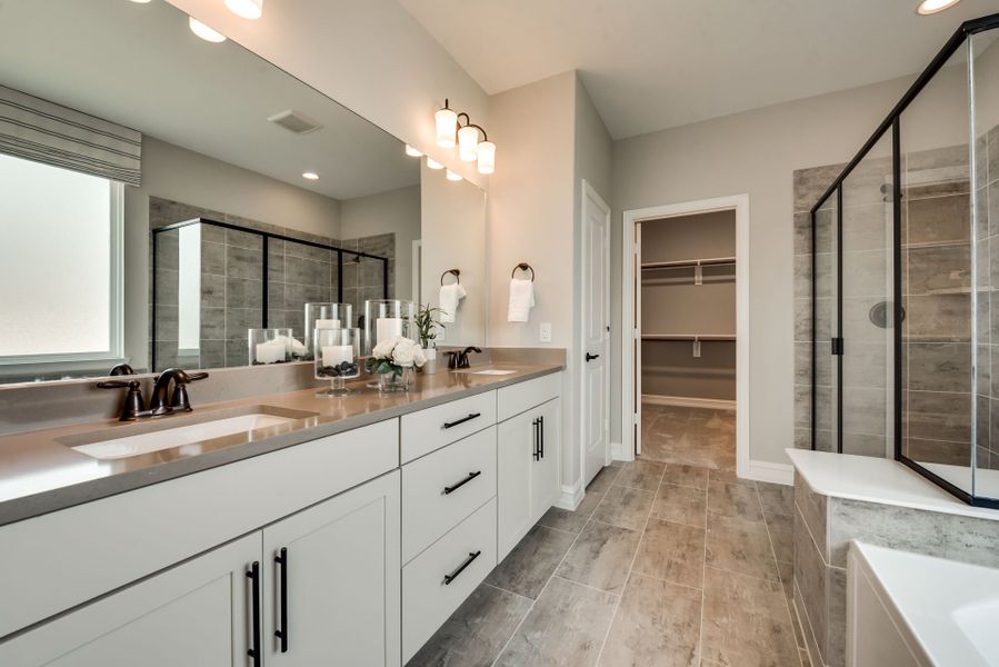Representative furnished interior of a home built from the Harvard by Pulte Homes in Wellington, Fort Worth (Image 19).
