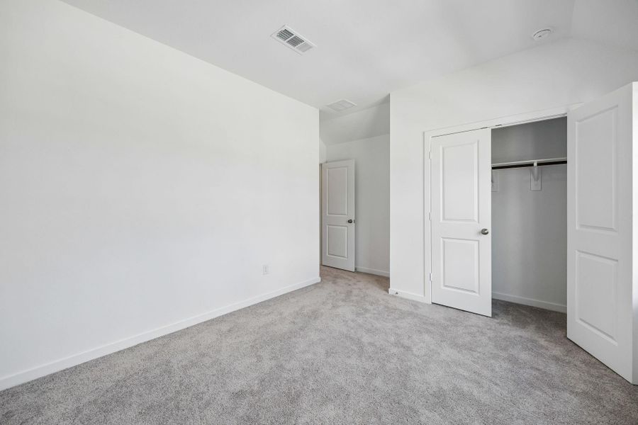 Spacious, unfurnished interior of a new home in Mavera, Conroe (Image 31).