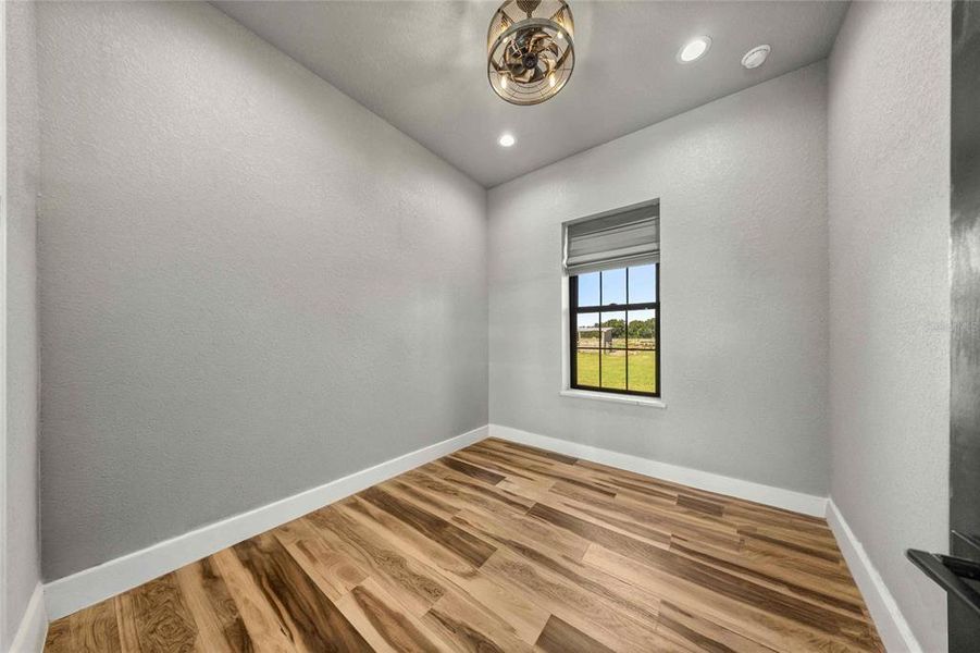 Spacious, unfurnished interior of a new home in , Belleview (Image 25).