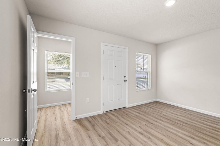 Spacious, unfurnished interior of a new home in , Jacksonville (Image 10).