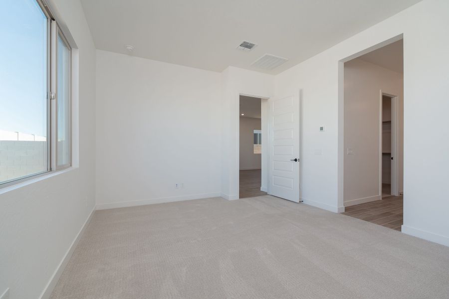 Spacious, unfurnished interior of a new home in Soleo, San Tan Valley (Image 10).