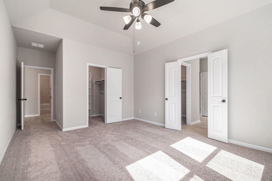 Image 18 of a home in Oakwood Ranch.