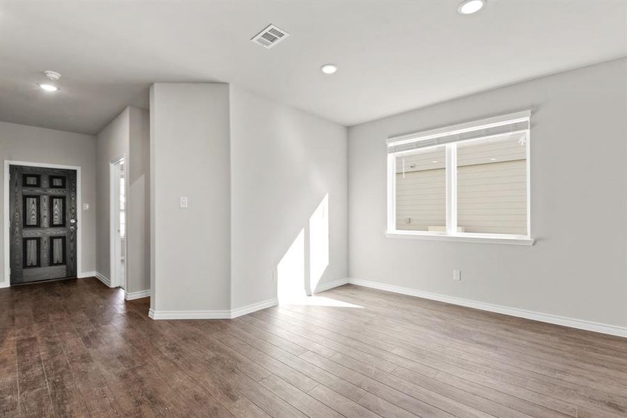 Spacious, unfurnished interior of a new home in Deer Creek, Crowley (Image 20).