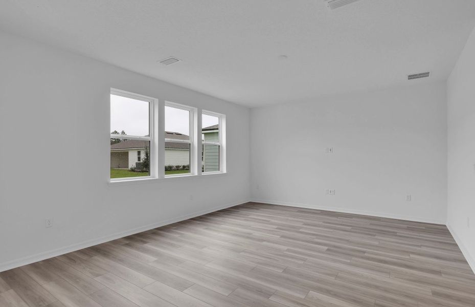 Spacious, unfurnished interior of a new home in Hyland Trail, Green Cove Springs (Image 15).