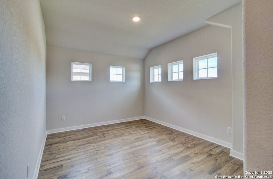 Spacious, unfurnished interior of a new home in Cloud Country, New Braunfels (Image 22).