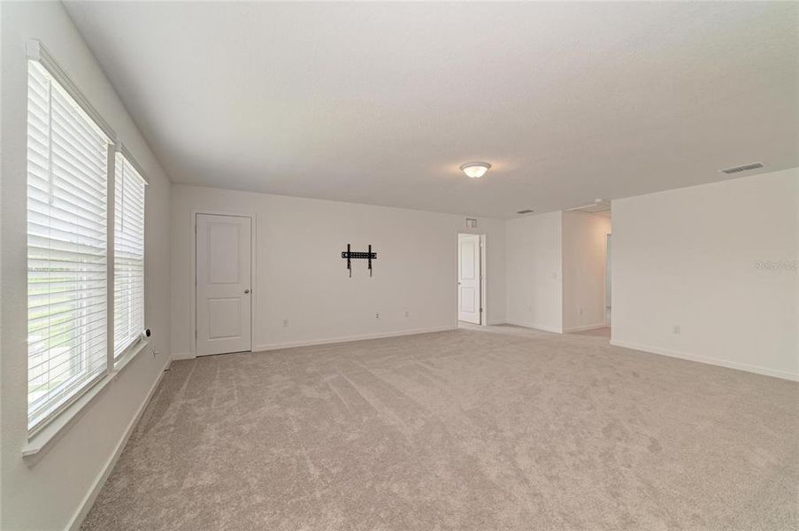 Spacious, unfurnished interior of a new home in Oakfield Lakes, Parrish (Image 41). Spacious, unfurnished interior of a new home in Oakfield Lakes, Parrish (Image 41).