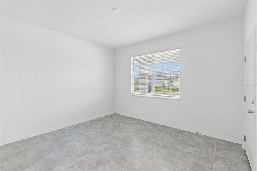 Spacious, unfurnished interior of a new home in Peace Creek Reserve, Winter Haven (Image 31).