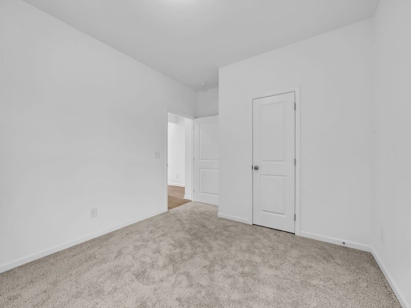 Spacious, unfurnished interior of a new home in Cantigny Park, Clarksville (Image 27).
