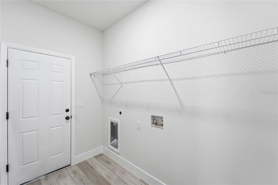 Spacious, unfurnished interior of a new home in , Citrus Springs (Image 23).