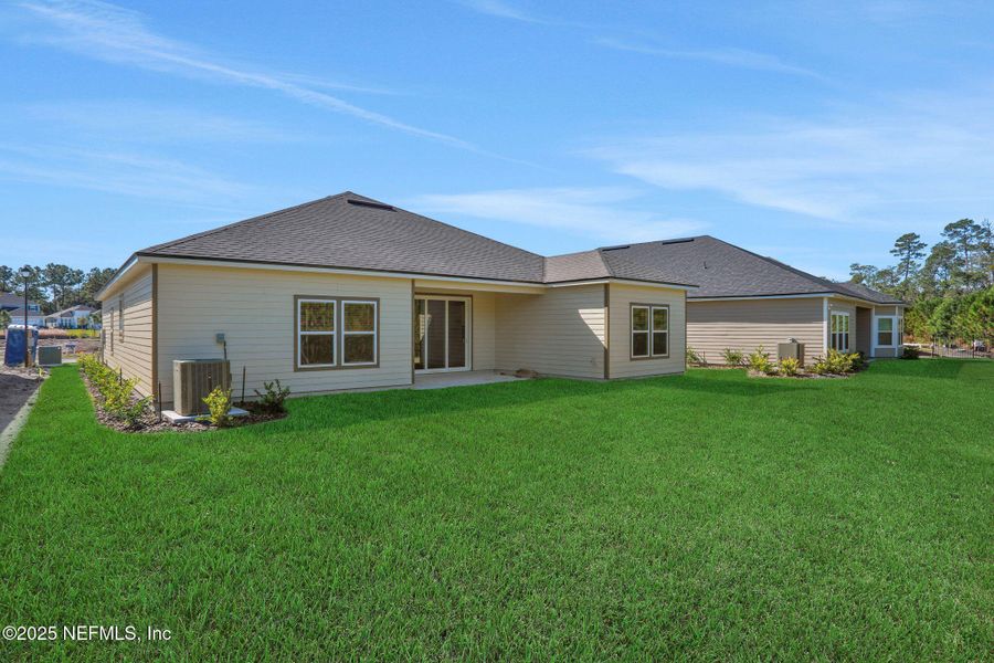 Exterior details and patio area of a home in , Green Cove Springs (Image 3).