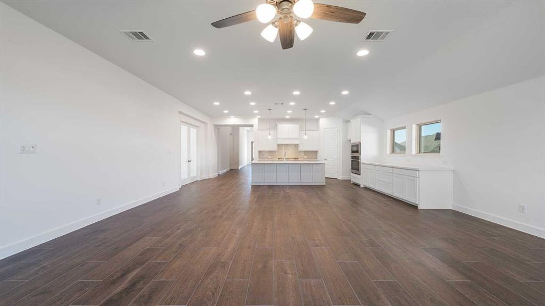 Spacious, unfurnished interior of a new home in Hillstead 50', Lavon (Image 16).