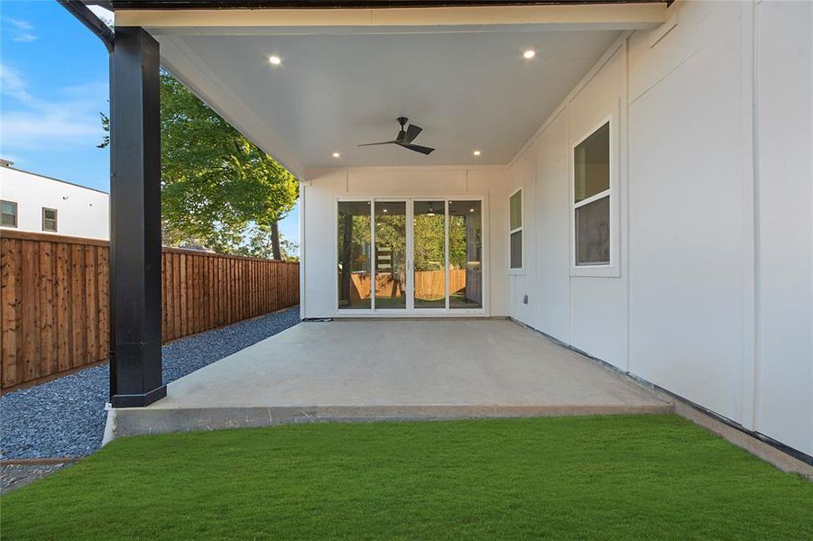 Exterior details and patio area of a home in , Dallas (Image 3).