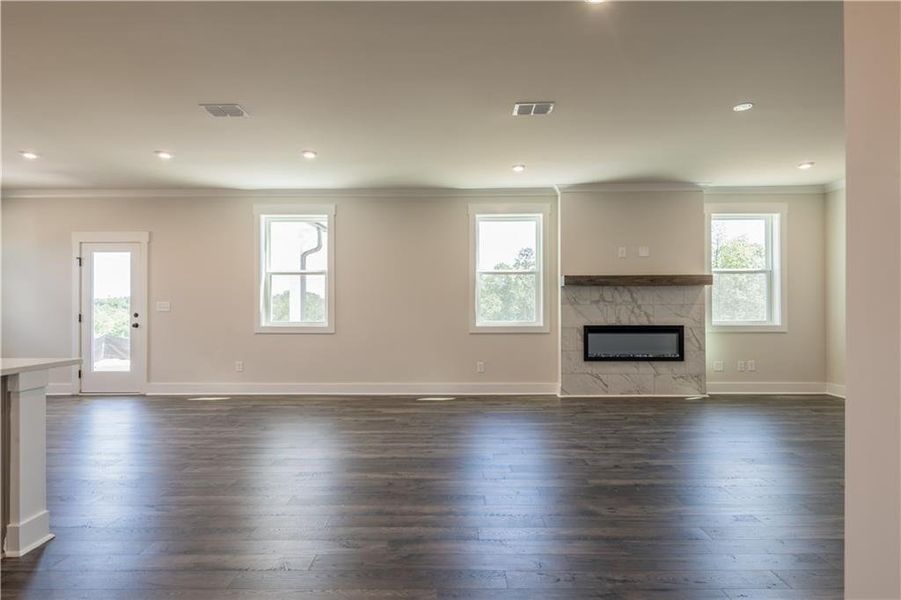 Spacious, unfurnished interior of a new home in Cambridge at Steels Bridge, Canton (Image 28).