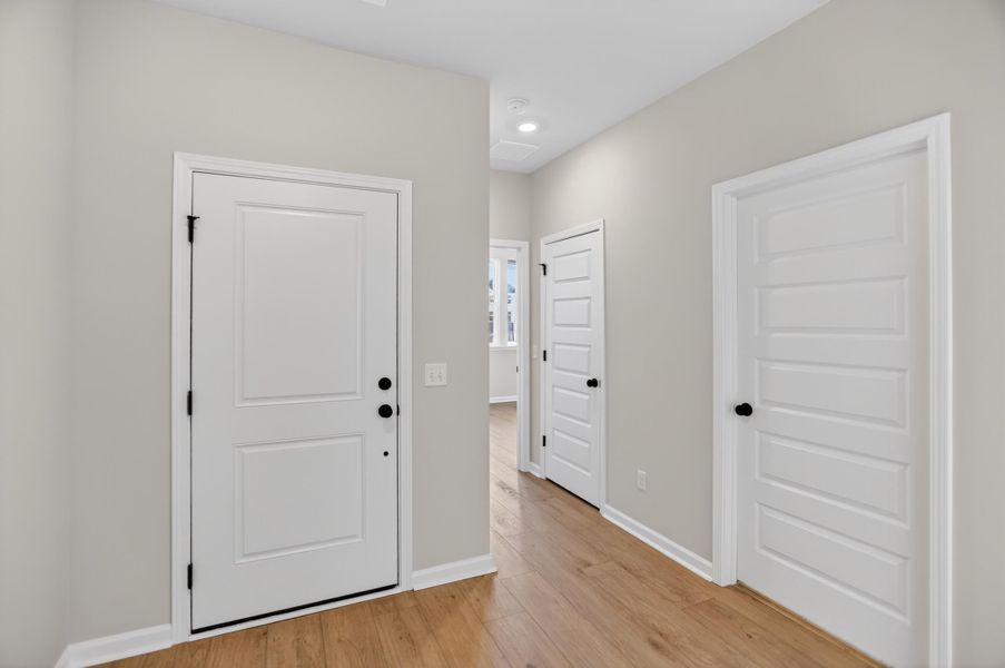 Spacious, unfurnished interior of a new home in Carnes Crossroads, Summerville (Image 10).