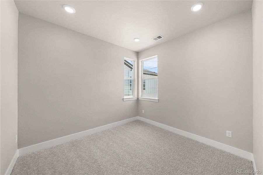 Spacious, unfurnished interior of a new home in Duet at Sterling Ranch, Littleton (Image 17).