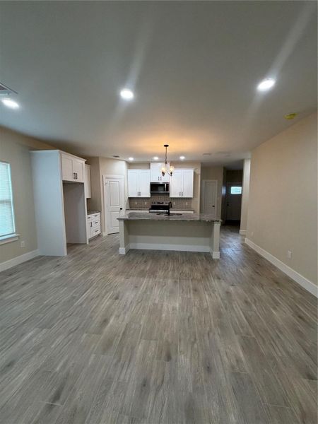 Spacious, unfurnished interior of a new home in , Conroe (Image 22).