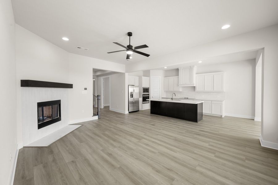 Spacious, unfurnished interior of a new home in The Retreat, Waxahachie (Image 17). Spacious, unfurnished interior of a new home in The Retreat, Waxahachie (Image 17).