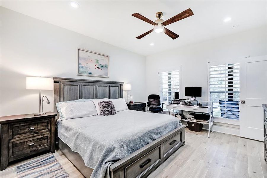 Furnished interior view inside a new home in , Brookeland (Image 16).