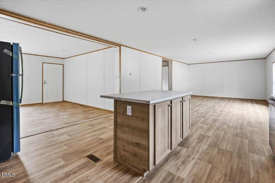 27-5737 Lloyd Rd-27