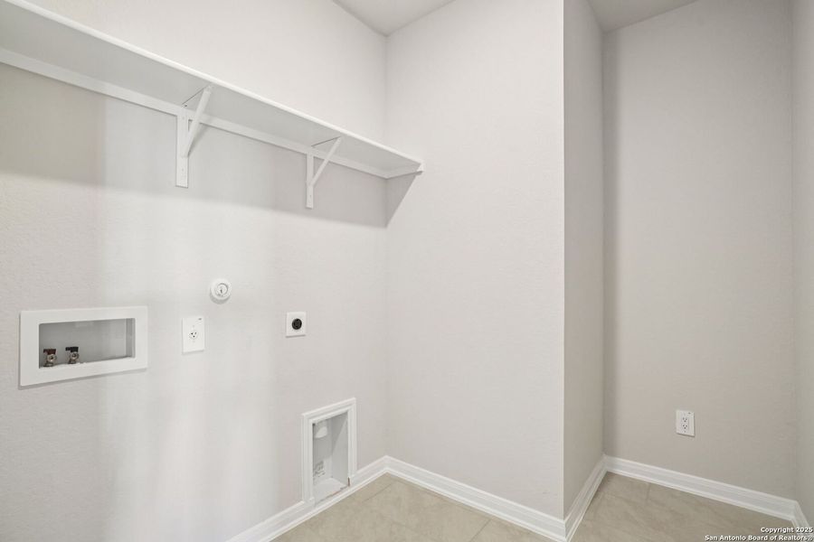 Spacious, unfurnished interior of a new home in Kallison Ranch, San Antonio (Image 30).