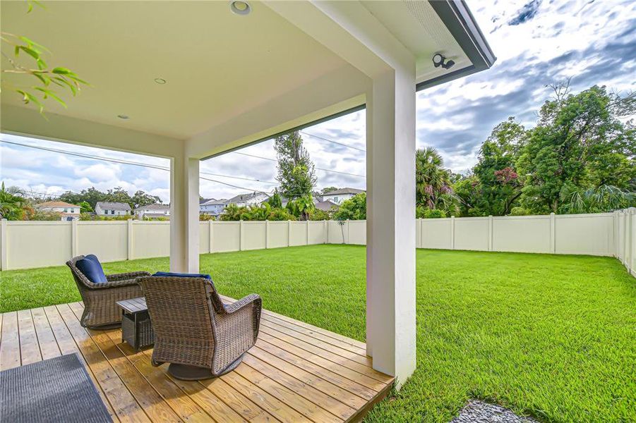 Exterior details and patio area of a home in , Tampa (Image 20).